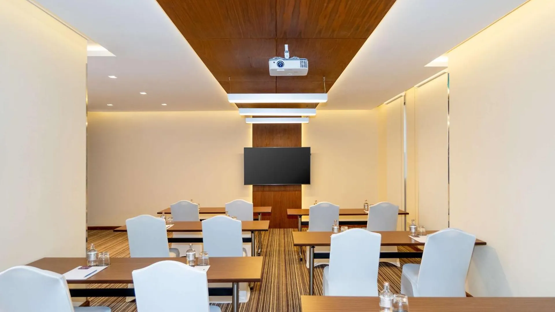 Hyatt Place Dubai Wasl District Otel